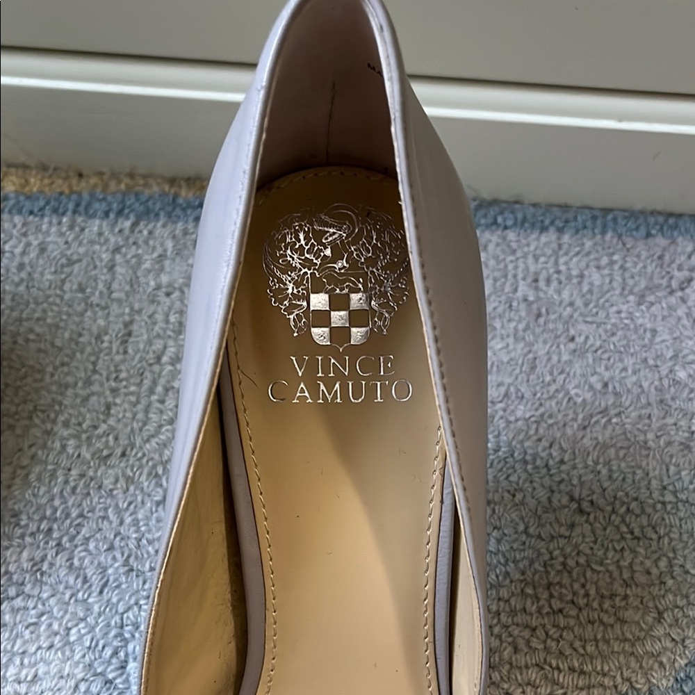 Vince Camuto Tan Pointed-Toe Heels Sleek Design - Picture 2 of 6